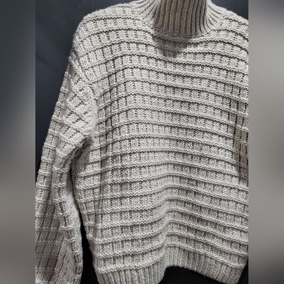 H&M Mock Neck Wool Blend Sweater Light Gray Size S Oversized Cropped - Picture 2 of 10